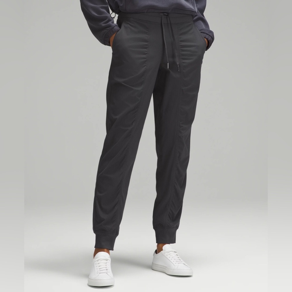 Lululemon Mid Rise Dancer Jogger Black sz 2